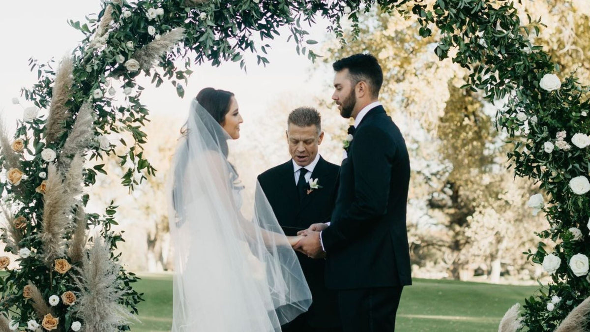 The Modern Officiant’s Toolkit: What to Bring to the Ceremony