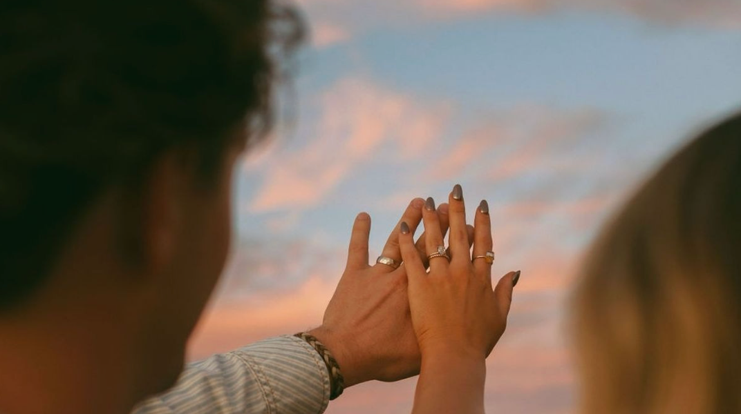 Unique Anniversary Gift Ideas (With Examples)
