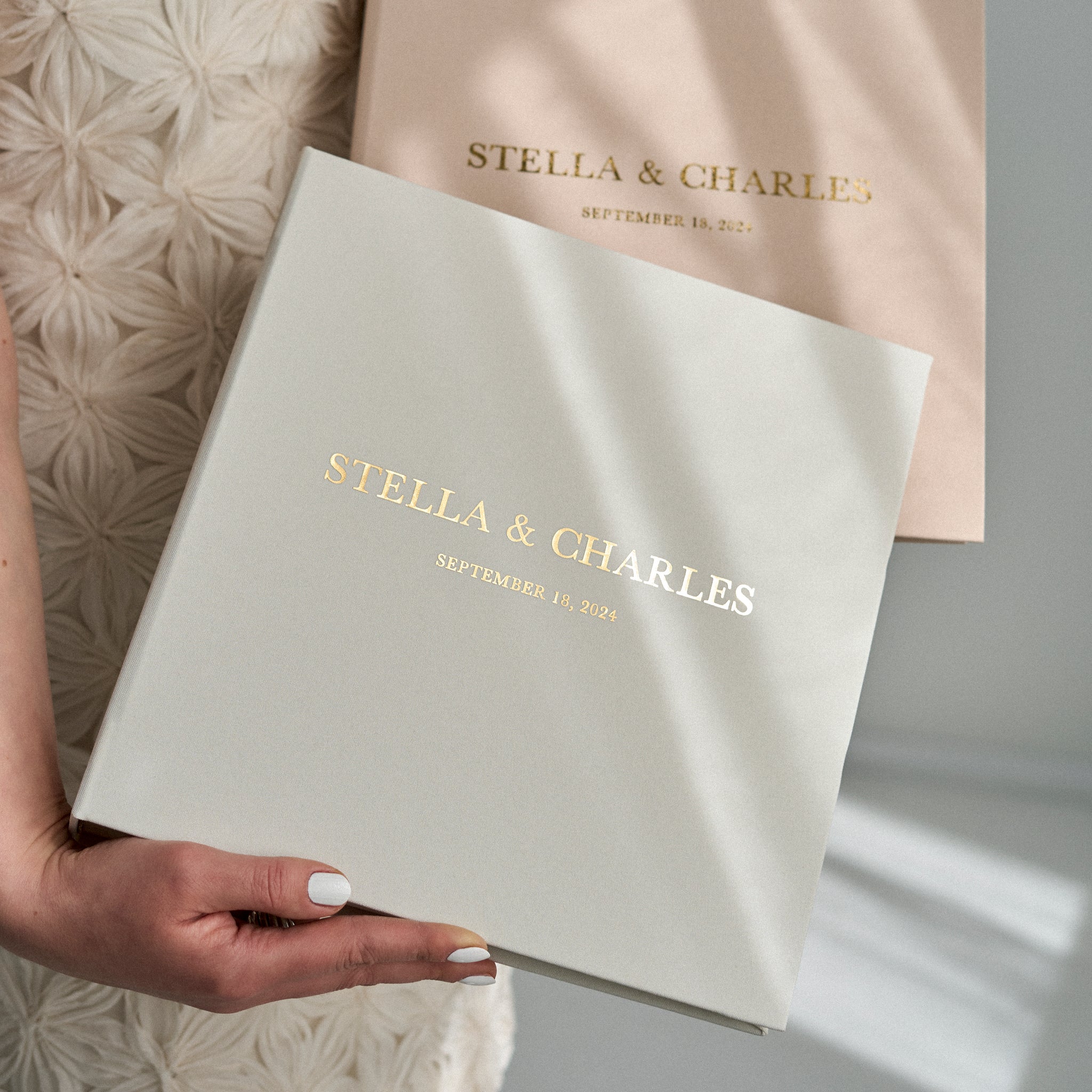 Silky White + Real Gold | Guest Book