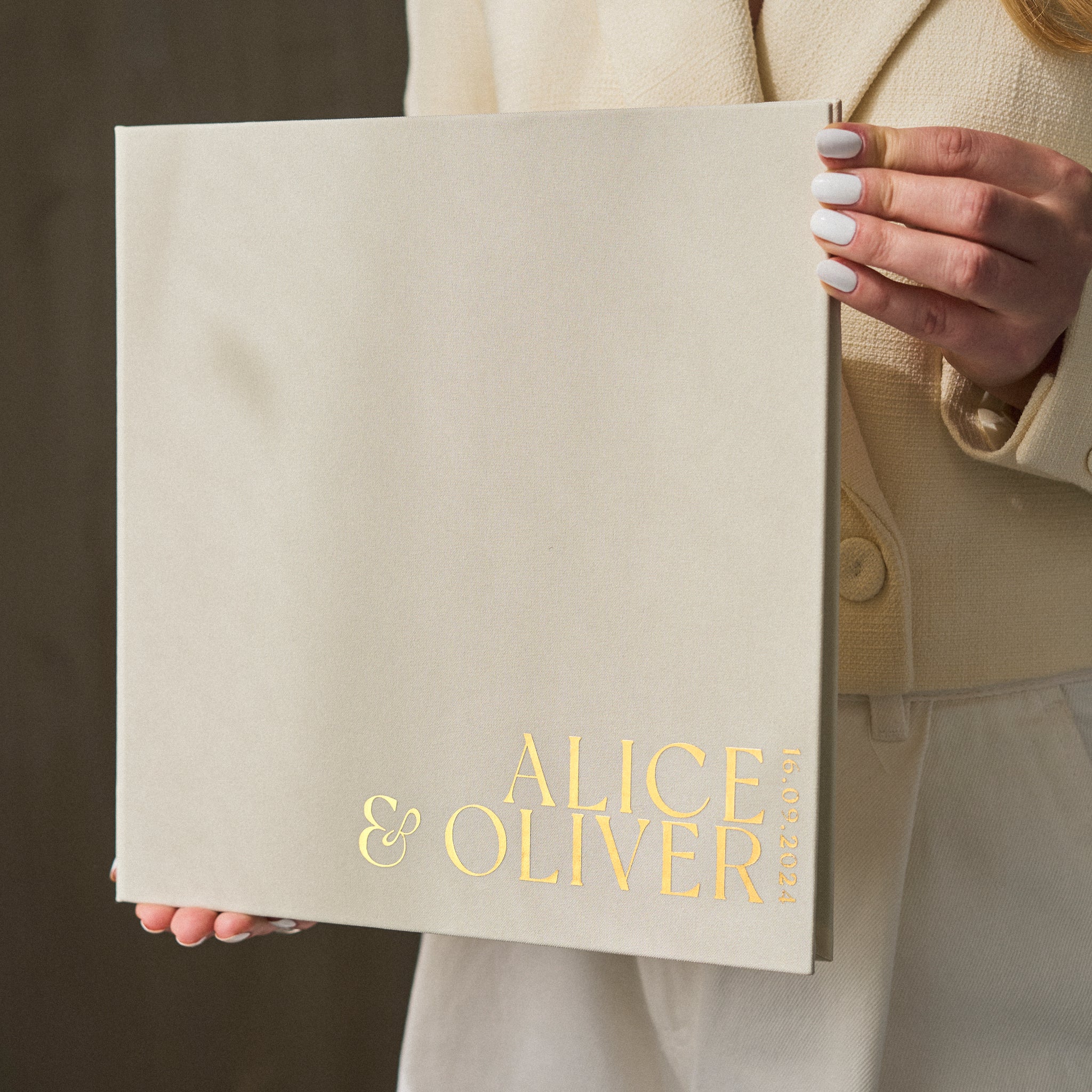Silky White + Real Gold | Guest Book