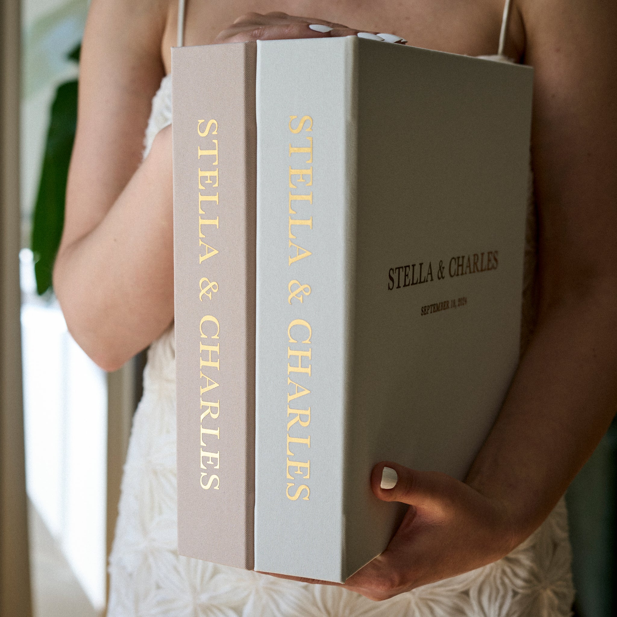 Silky White + Real Gold | Guest Book