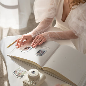 Silky White + Real Gold | Guest Book